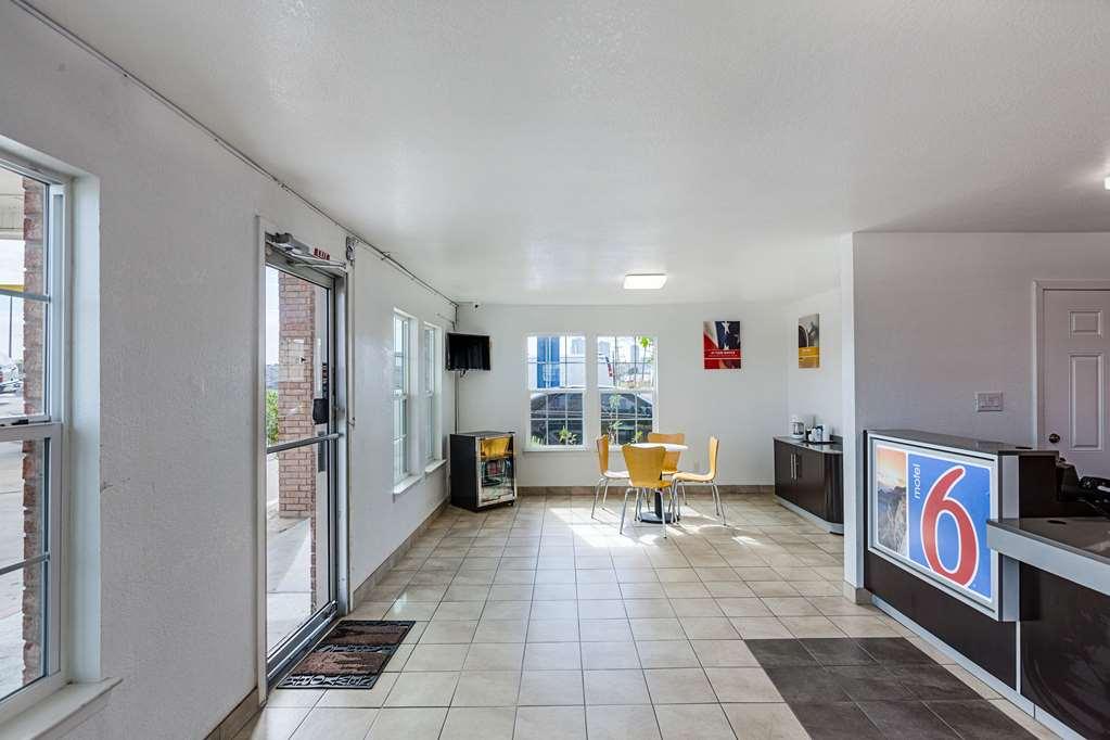 Motel 6 Fort Worth - Northside Интерьер фото