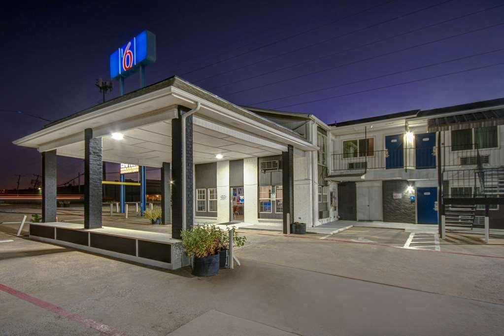 Motel 6 Fort Worth - Northside Экстерьер фото