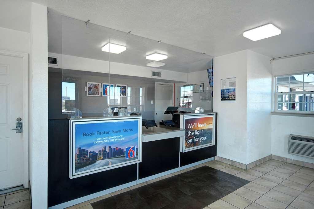 Motel 6 Fort Worth - Northside Интерьер фото
